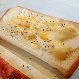 玉ねぎとチーズのタルタル・ペッパートースト